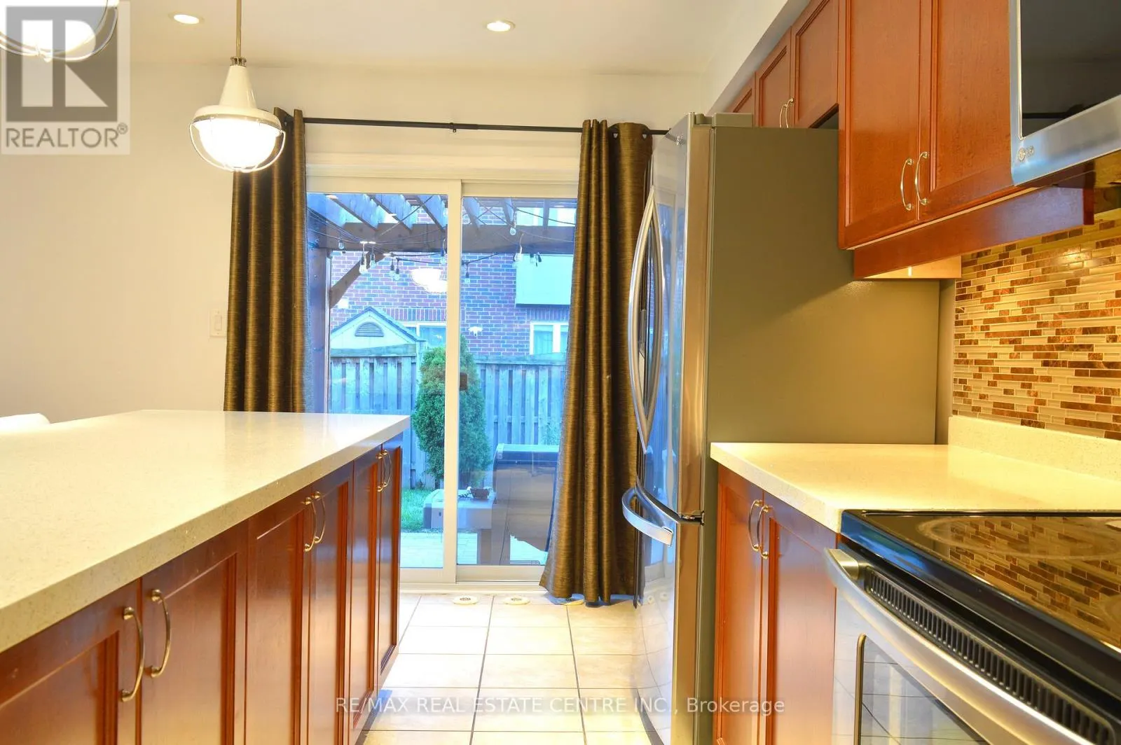 882 MCEWAN DRIVE