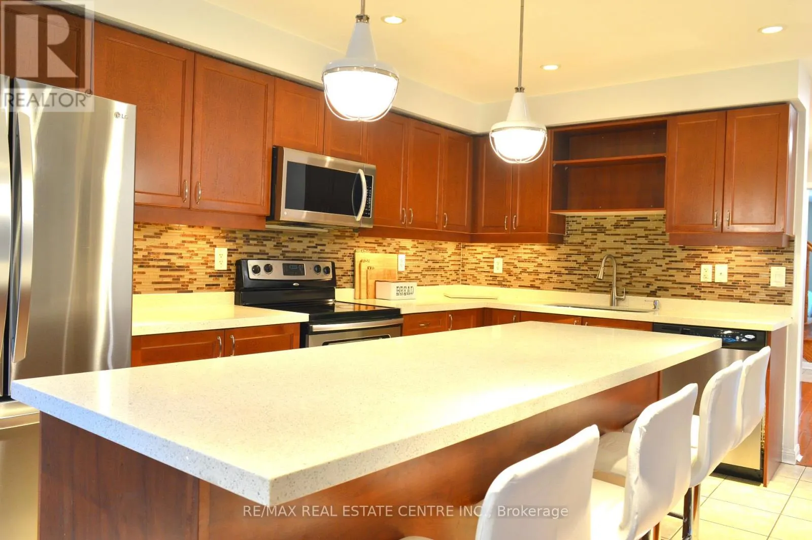 882 MCEWAN DRIVE