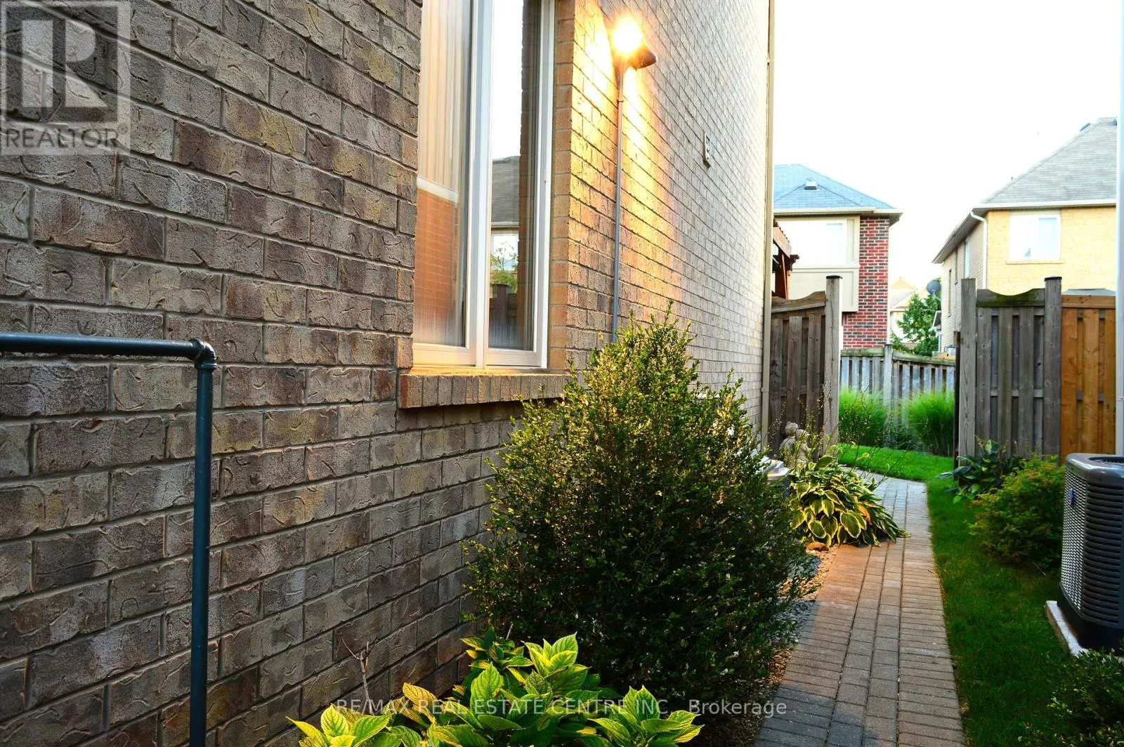 882 MCEWAN DRIVE