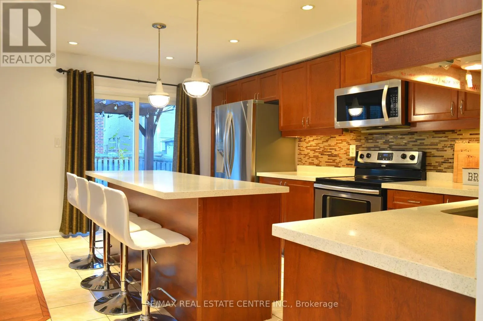 882 MCEWAN DRIVE