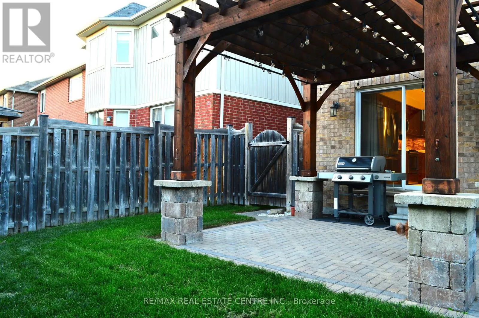 882 MCEWAN DRIVE