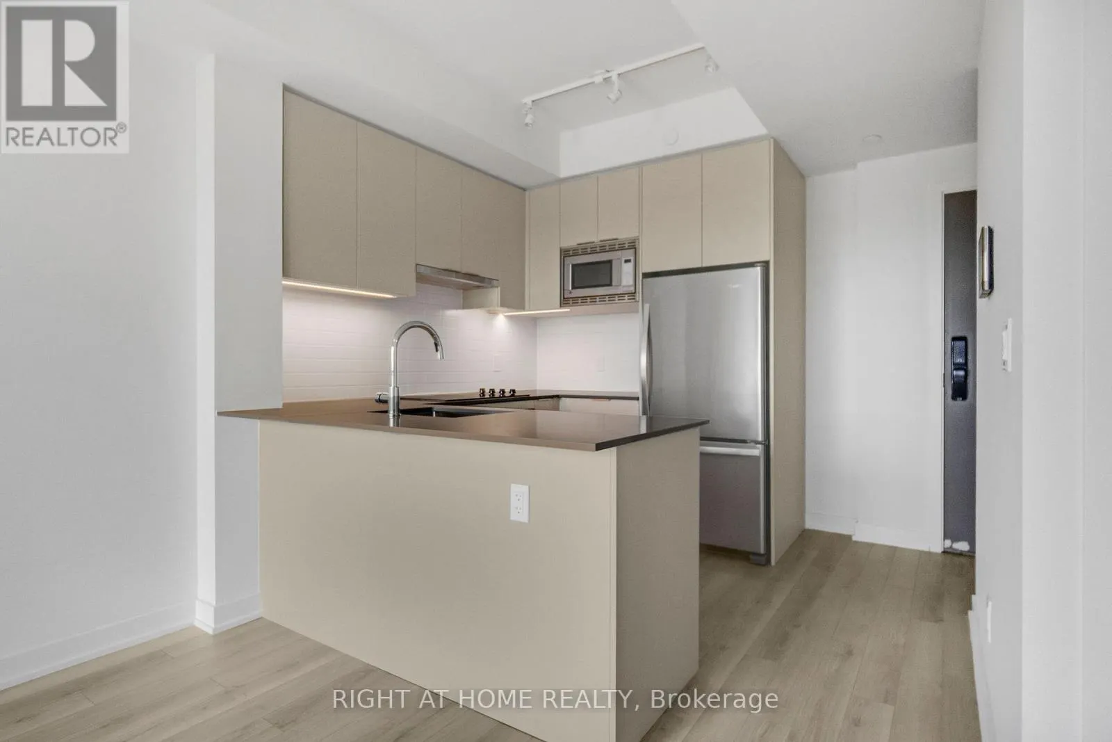 609 - 3079 TRAFALGAR ROAD
