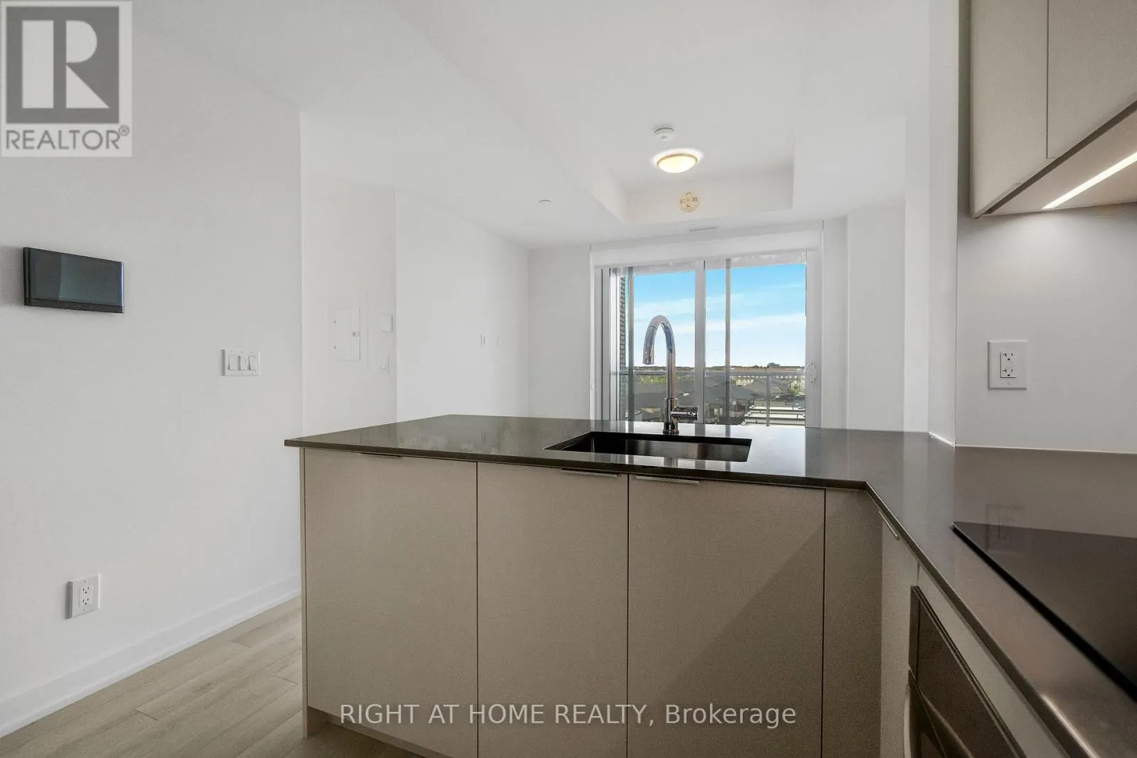 609 - 3079 TRAFALGAR ROAD