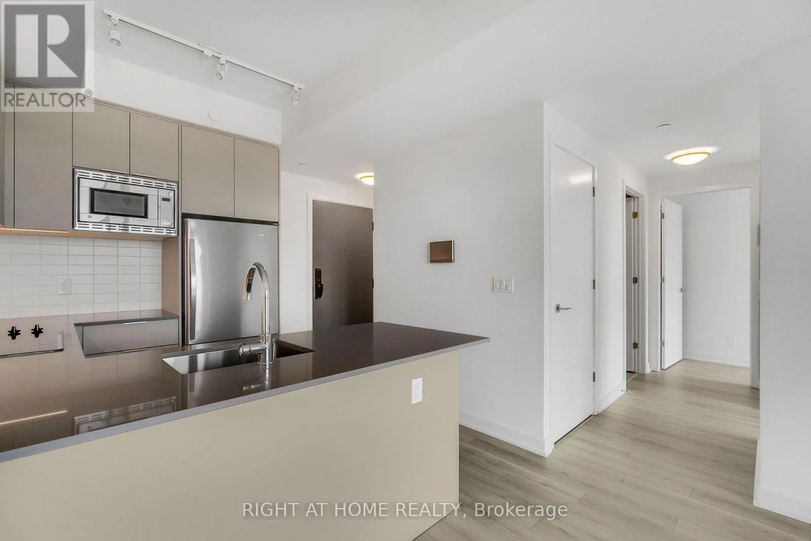 609 - 3079 TRAFALGAR ROAD