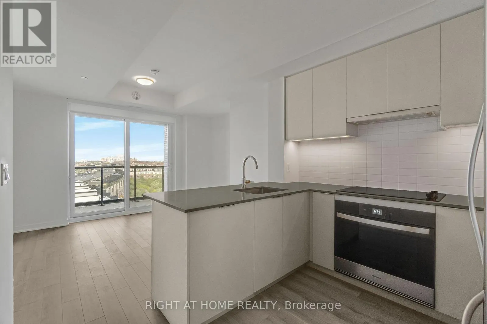 609 - 3079 TRAFALGAR ROAD