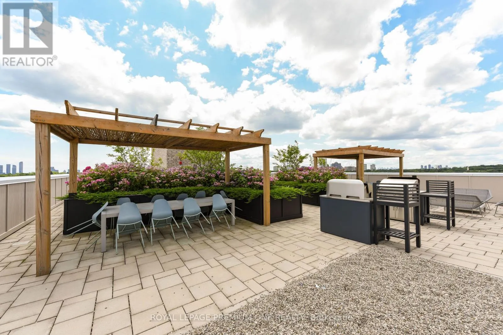 205 - 571 PRINCE EDWARD DRIVE N
