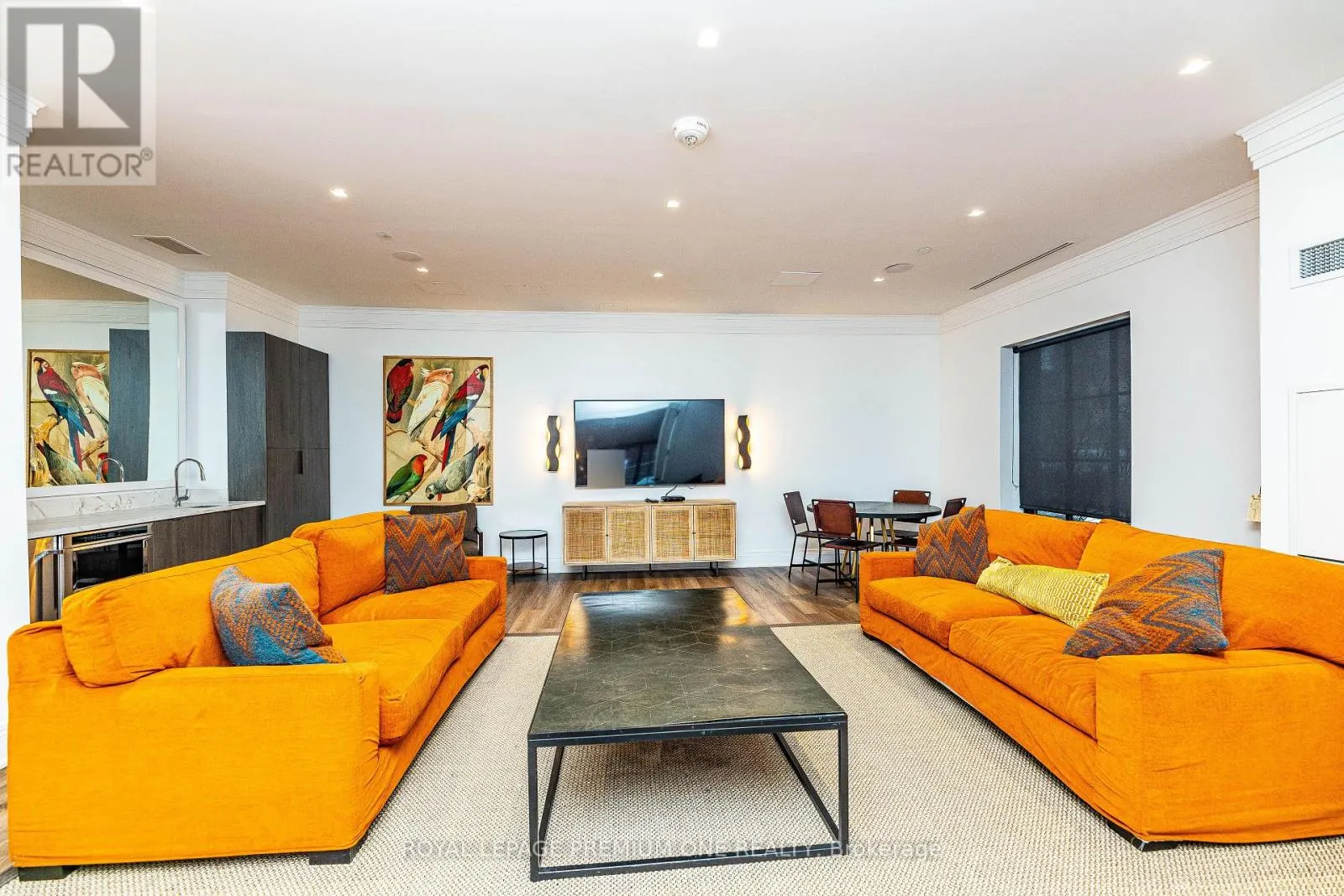 205 - 571 PRINCE EDWARD DRIVE N