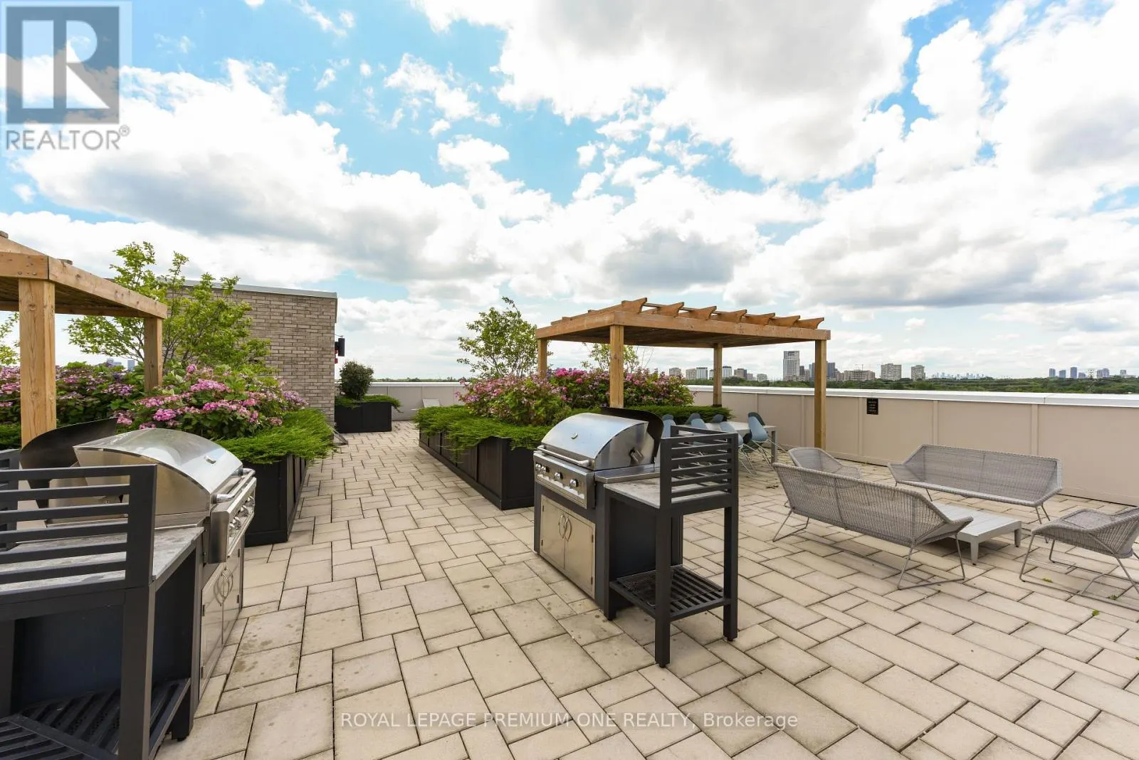 205 - 571 PRINCE EDWARD DRIVE N