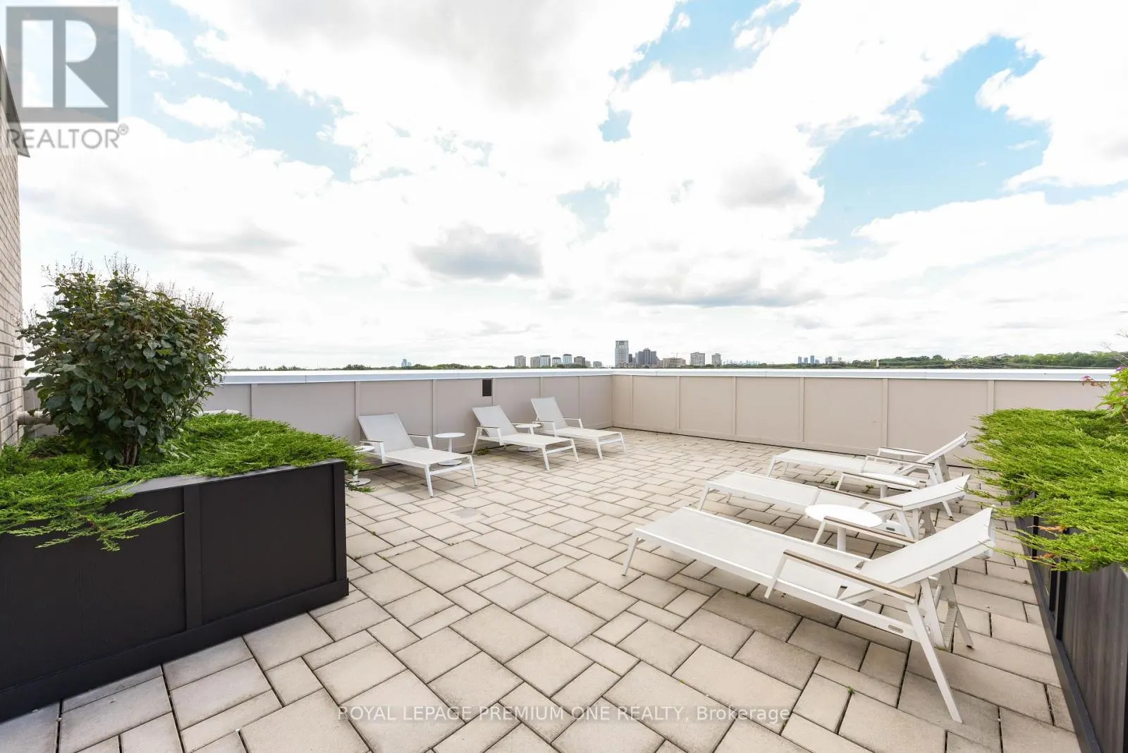 205 - 571 PRINCE EDWARD DRIVE N