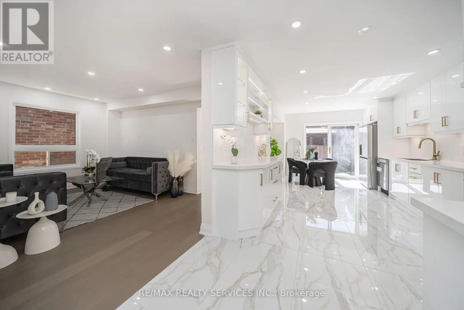 10 LINDERWOOD DRIVE