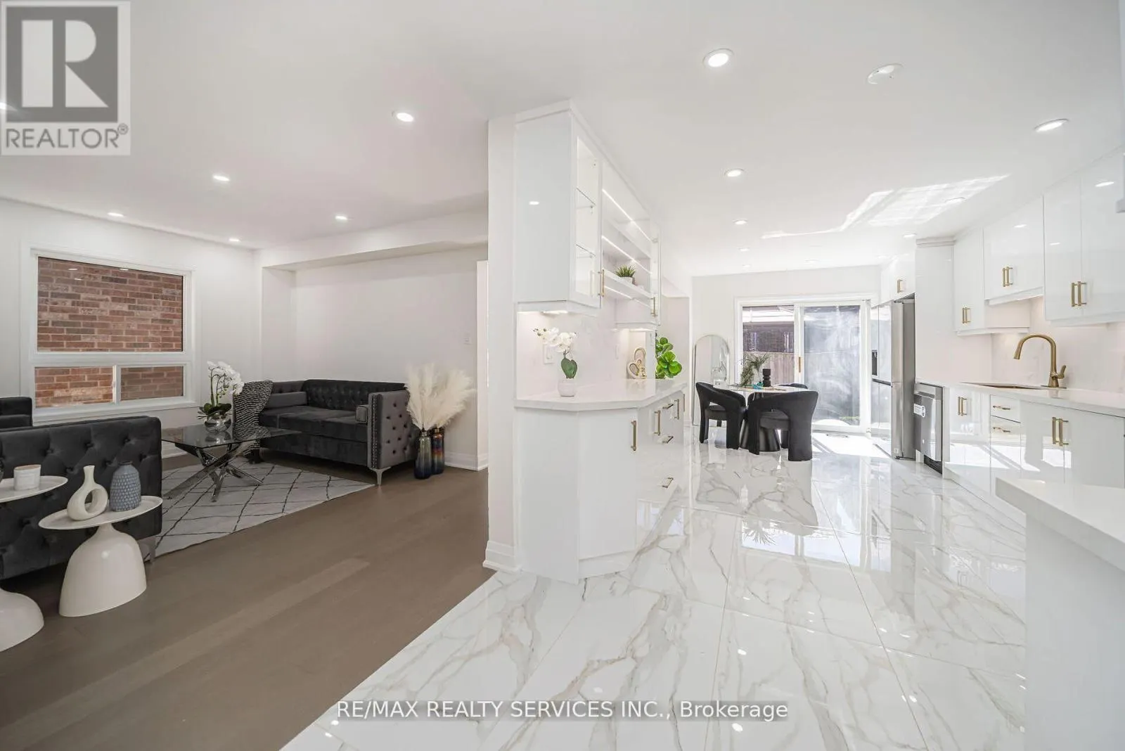 10 LINDERWOOD DRIVE