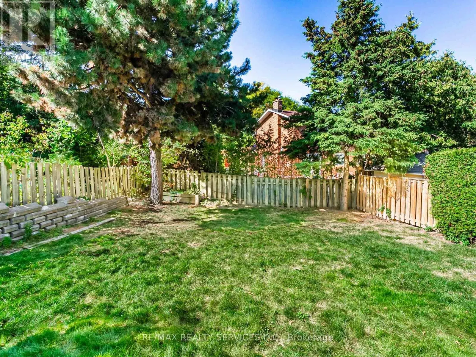 16 MARCHMOUNT CRESCENT