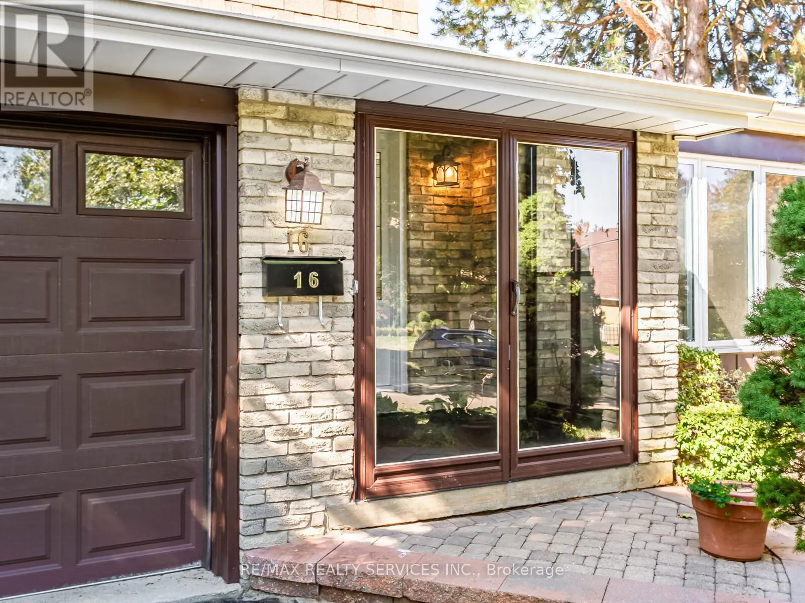 16 MARCHMOUNT CRESCENT