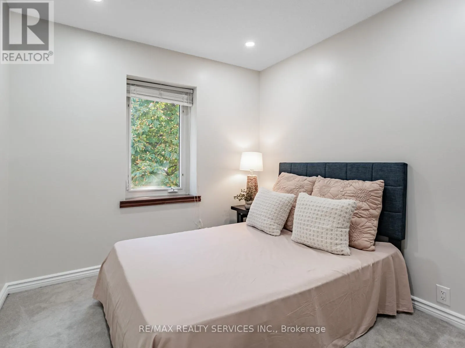 16 MARCHMOUNT CRESCENT