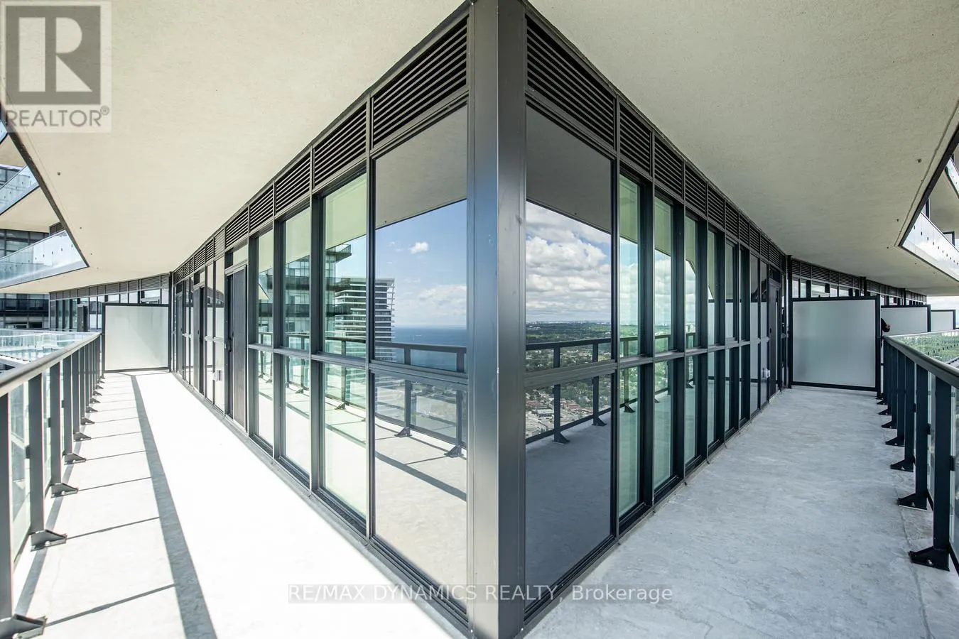 5002 - 38 ANNIE CRAIG DRIVE S