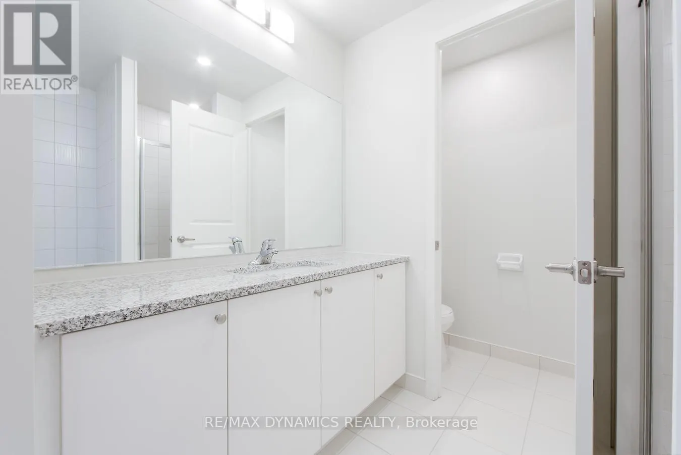 5002 - 38 ANNIE CRAIG DRIVE S