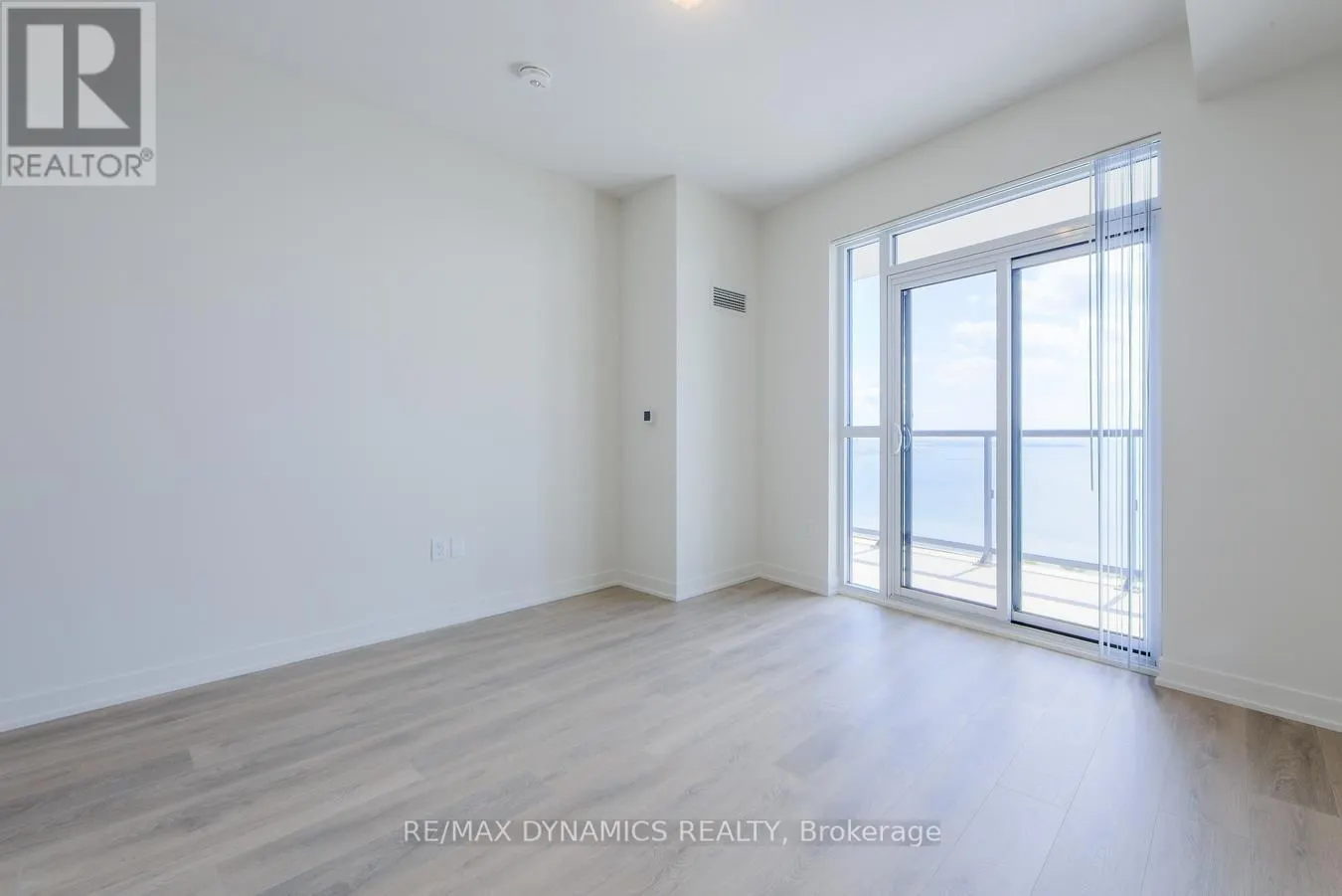 5002 - 38 ANNIE CRAIG DRIVE S