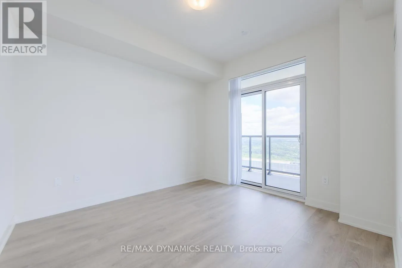 5002 - 38 ANNIE CRAIG DRIVE S