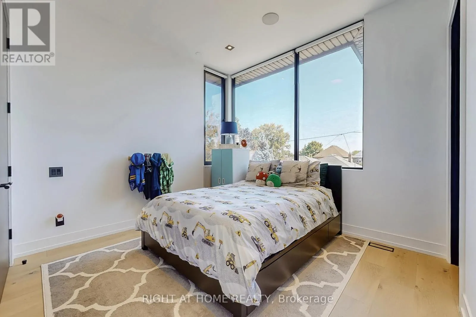 845 7TH STREET