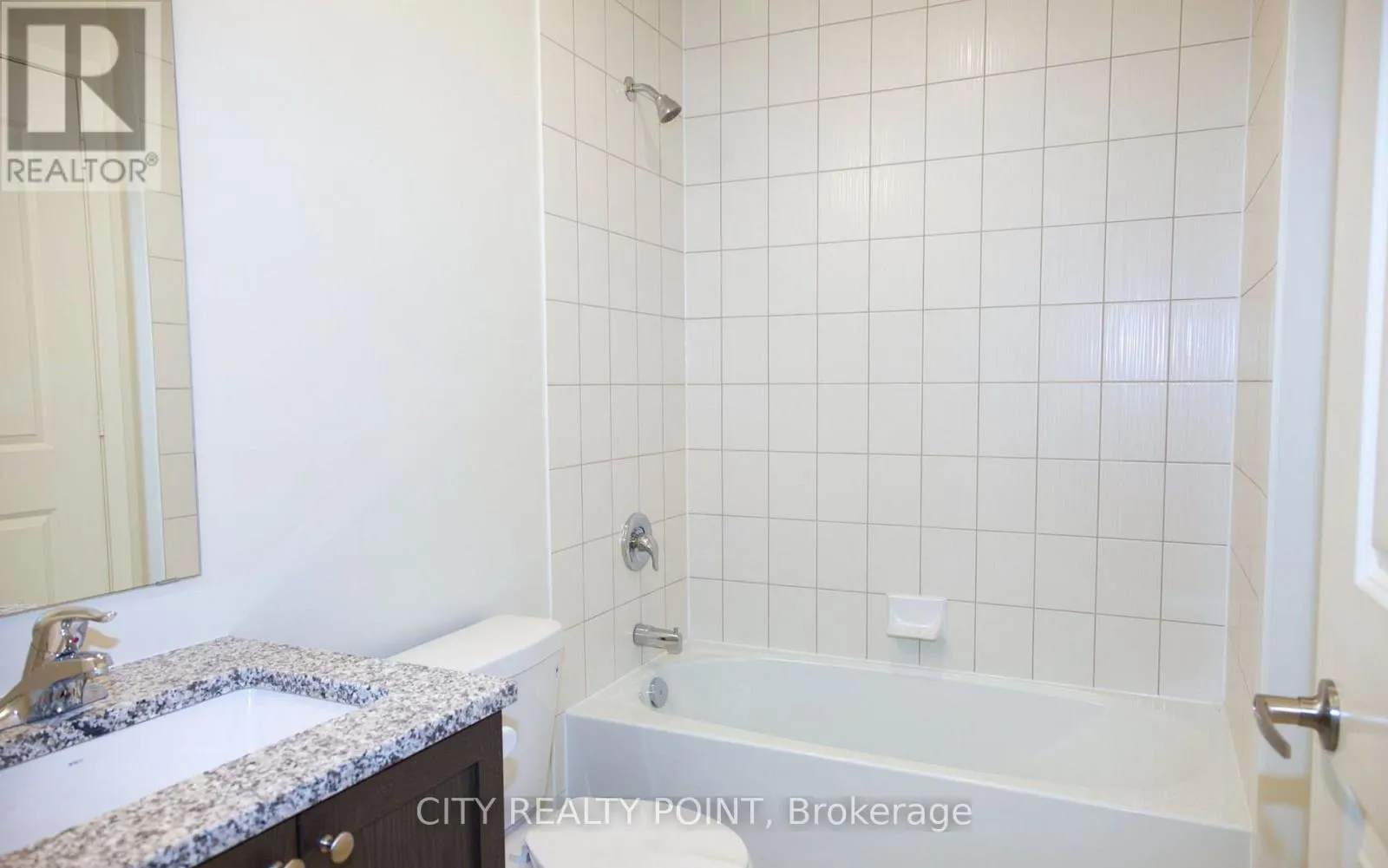 1406 - 38 ANNIE CRAIG DRIVE