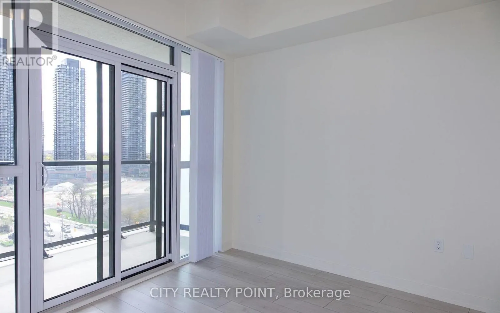 1406 - 38 ANNIE CRAIG DRIVE