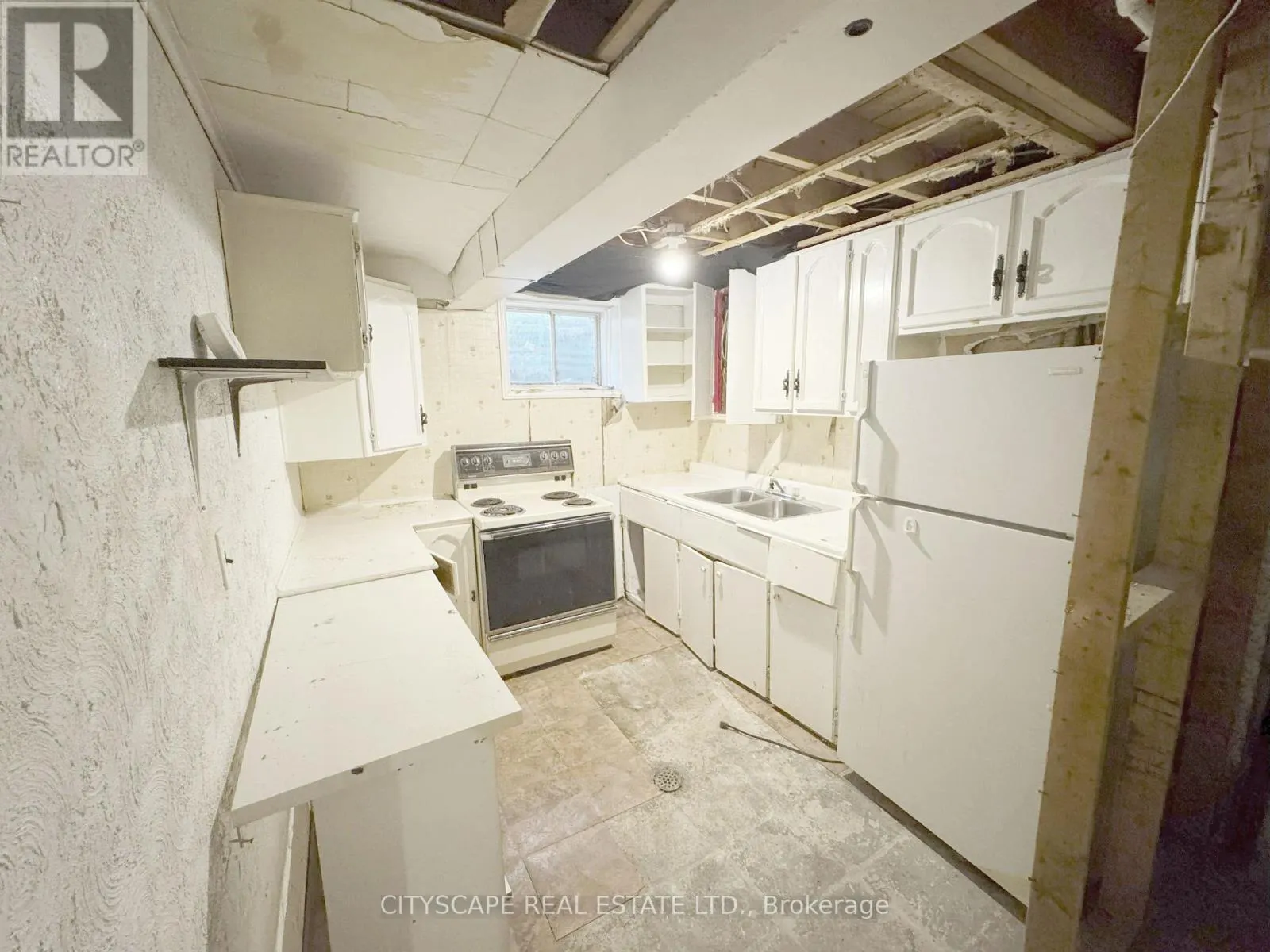 2368 GARETH ROAD