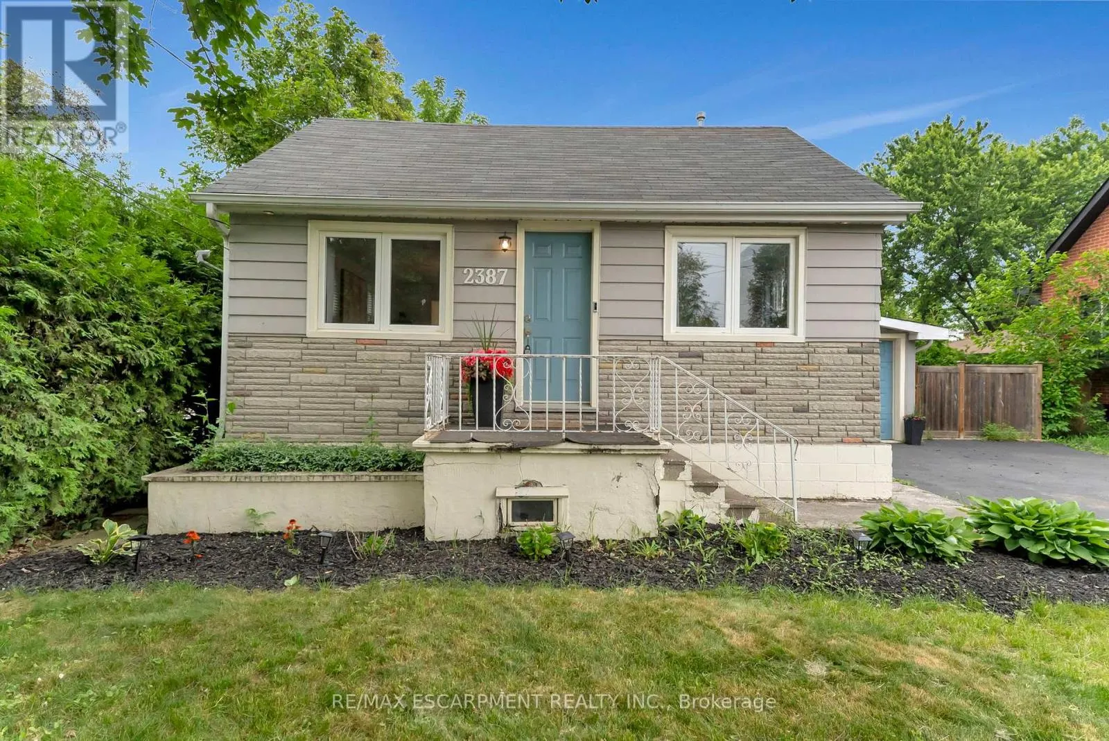 2387 GLENWOOD SCHOOL DRIVE