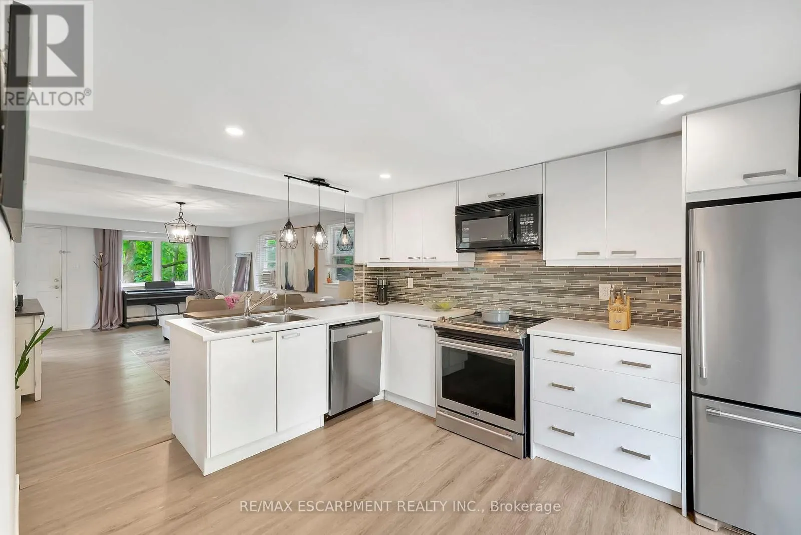 2387 GLENWOOD SCHOOL DRIVE