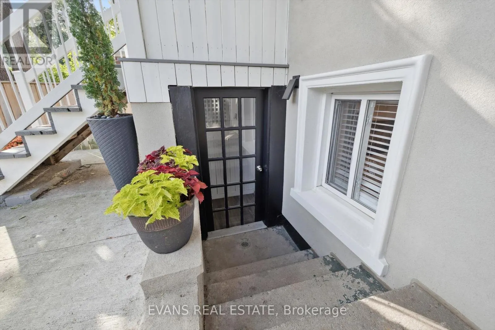 526 QUEBEC AVENUE