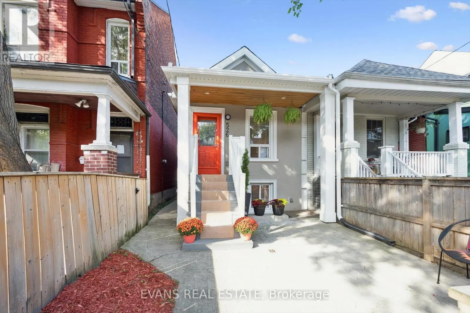 526 QUEBEC AVENUE