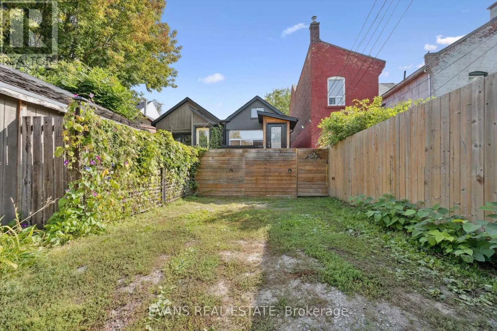 526 QUEBEC AVENUE