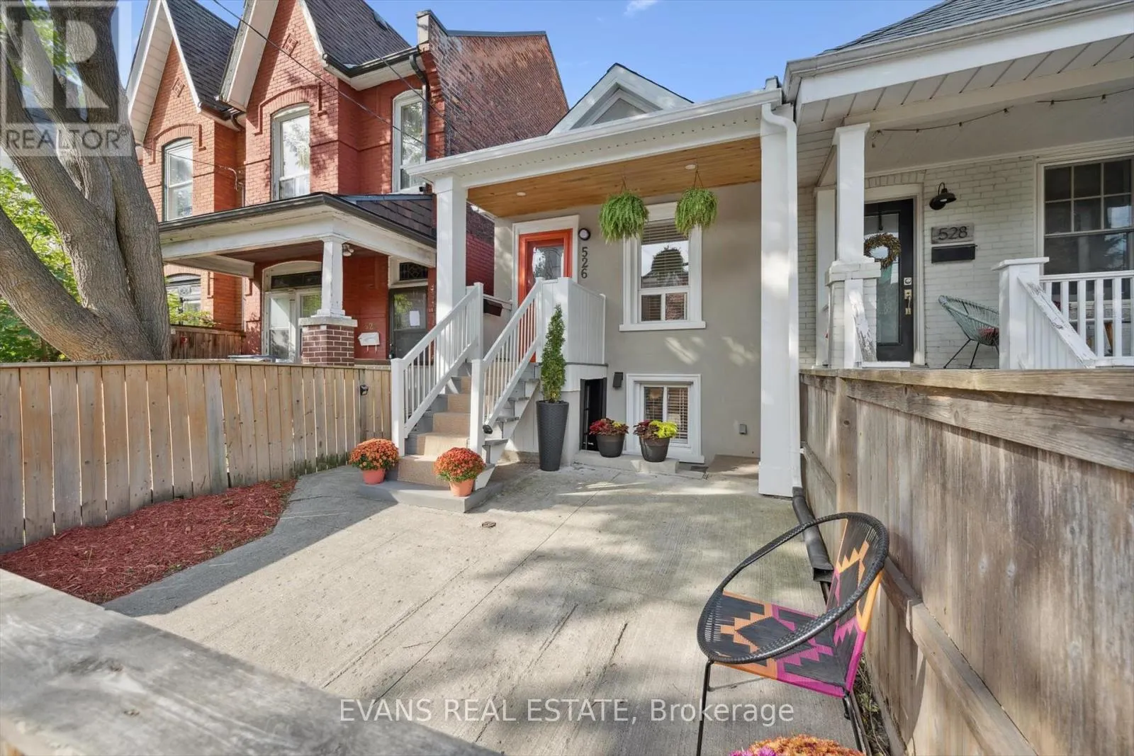 526 QUEBEC AVENUE