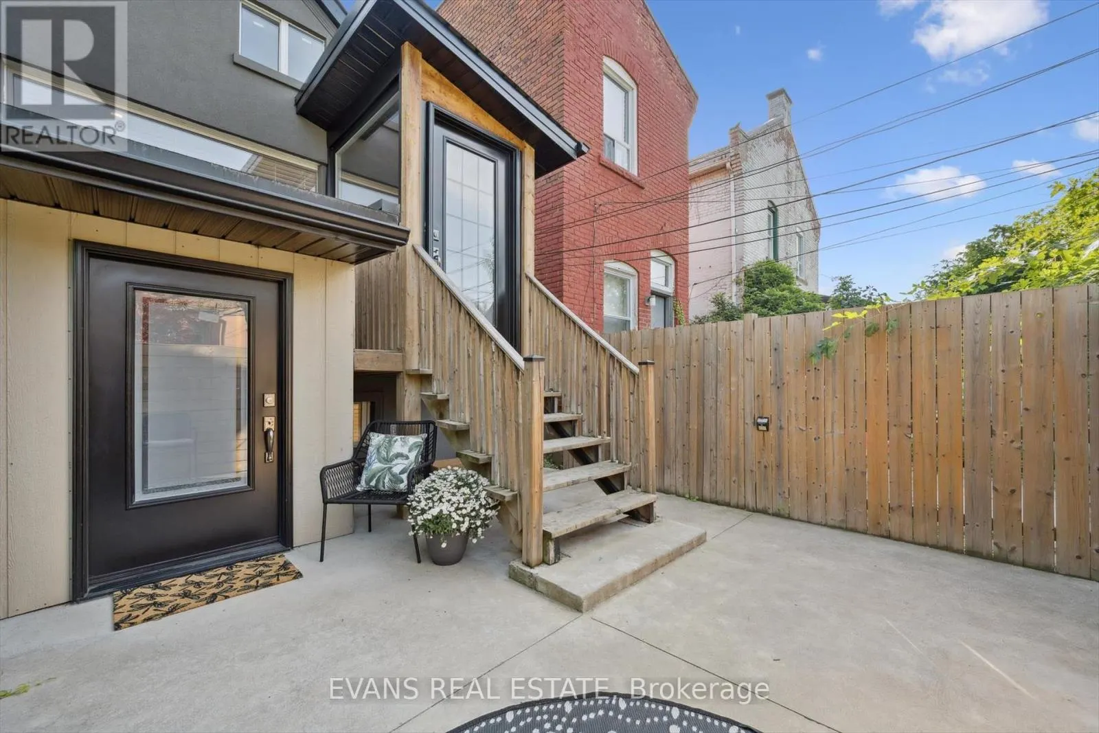 526 QUEBEC AVENUE