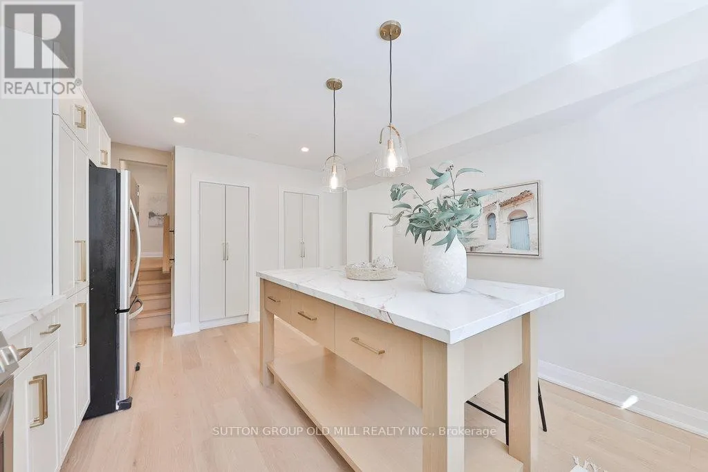 36 LAURELWOOD CRESCENT