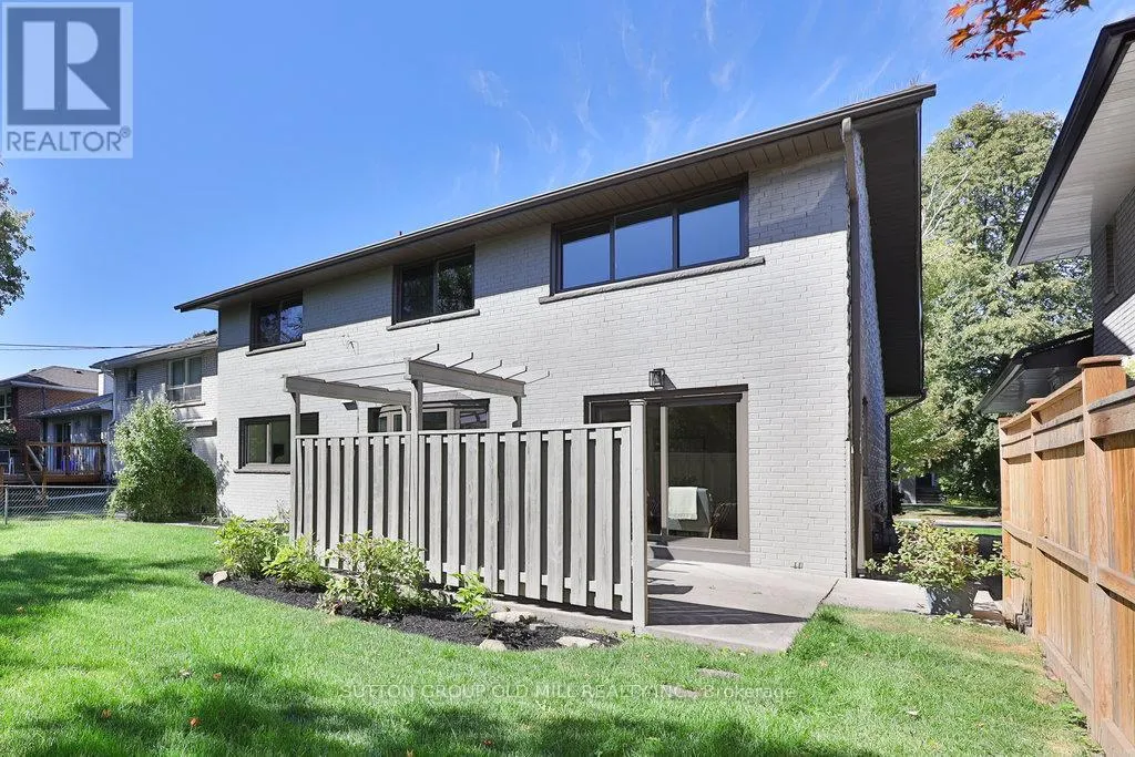 36 LAURELWOOD CRESCENT