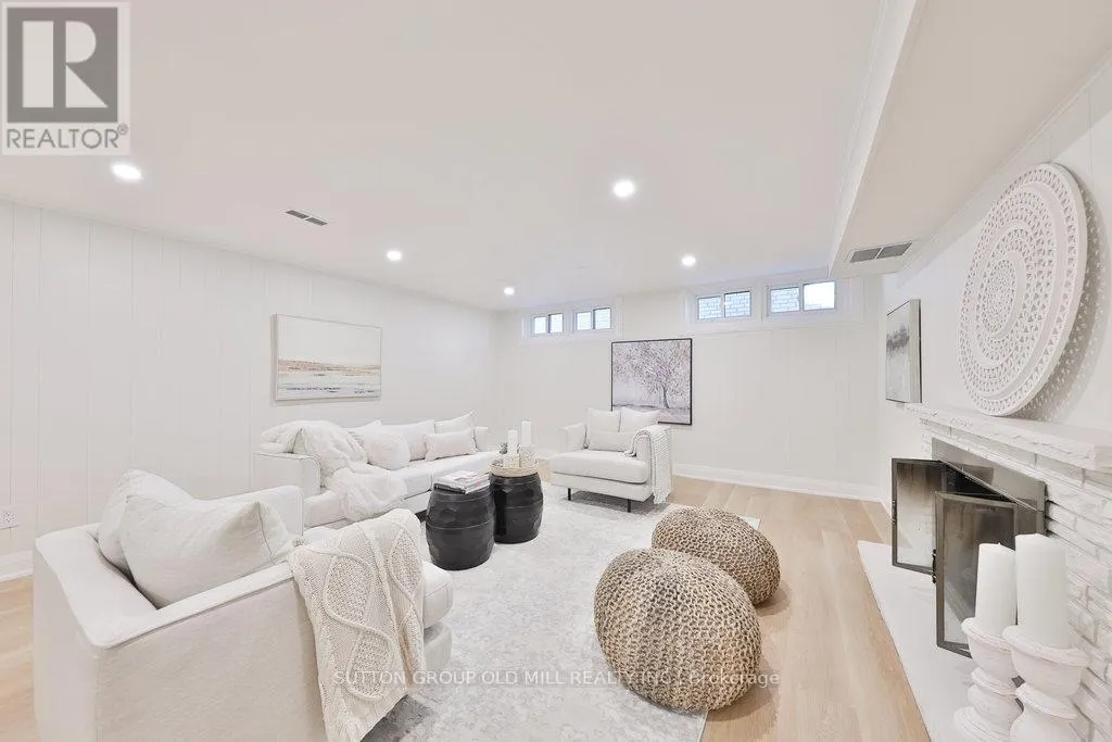 36 LAURELWOOD CRESCENT