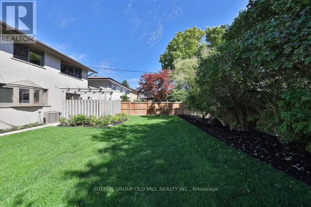 36 LAURELWOOD CRESCENT