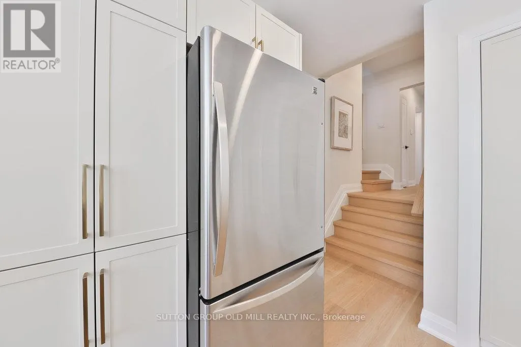 36 LAURELWOOD CRESCENT
