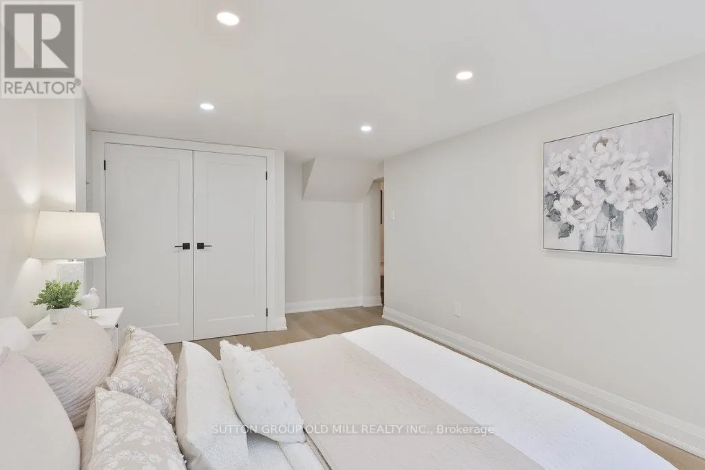 36 LAURELWOOD CRESCENT