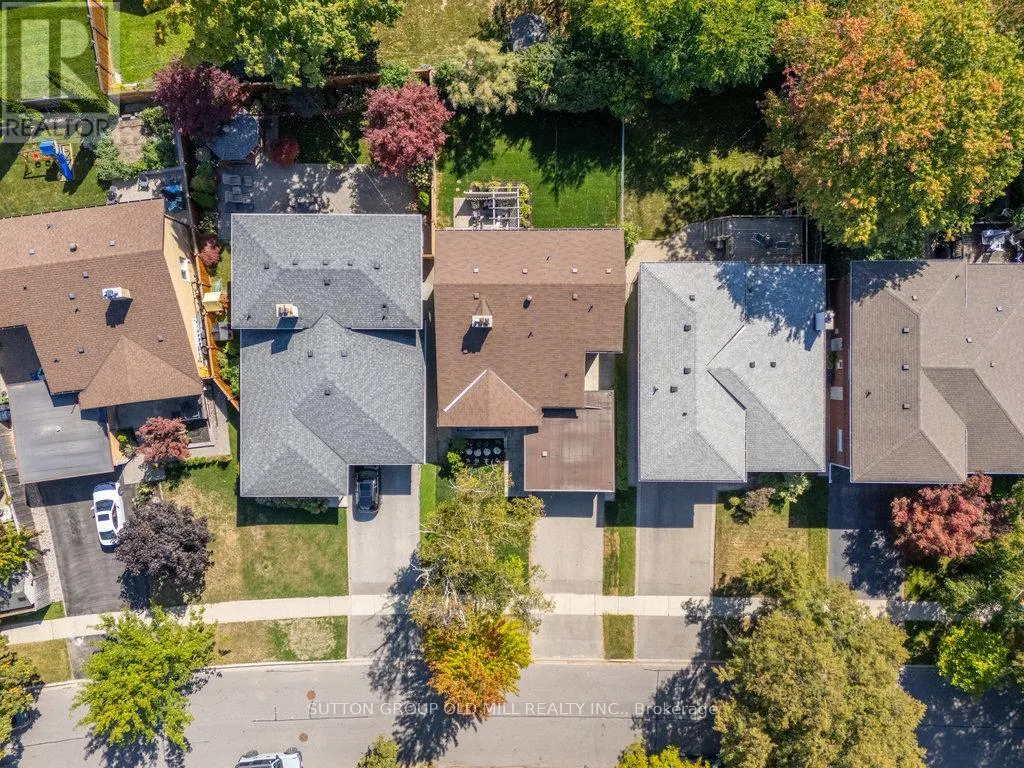 36 LAURELWOOD CRESCENT