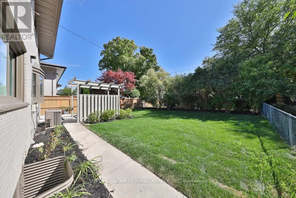 36 LAURELWOOD CRESCENT