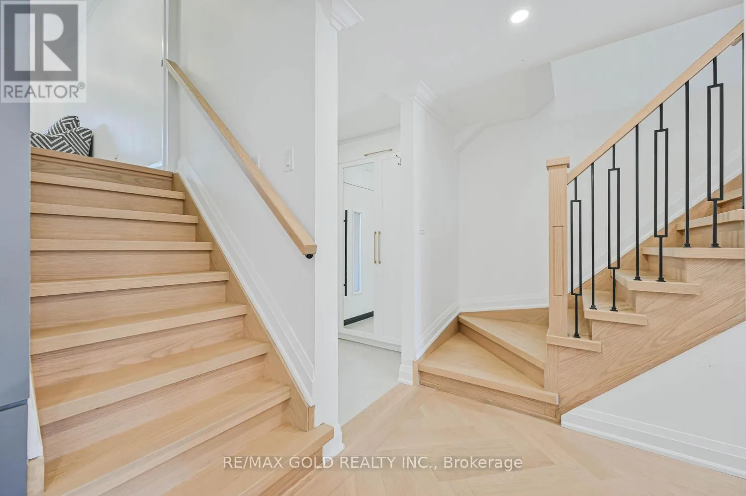 4 SILVERSTREAM ROAD
