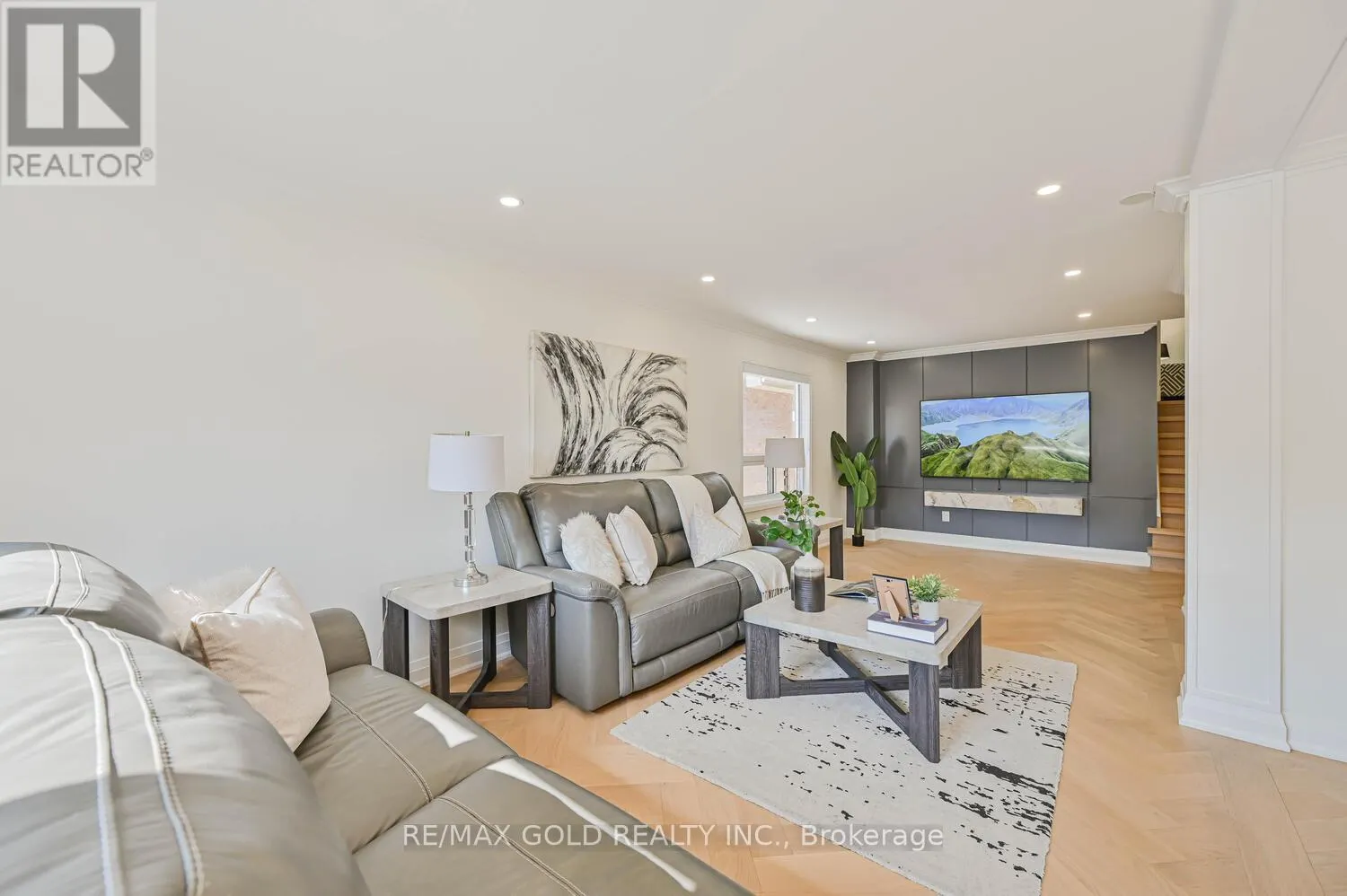4 SILVERSTREAM ROAD