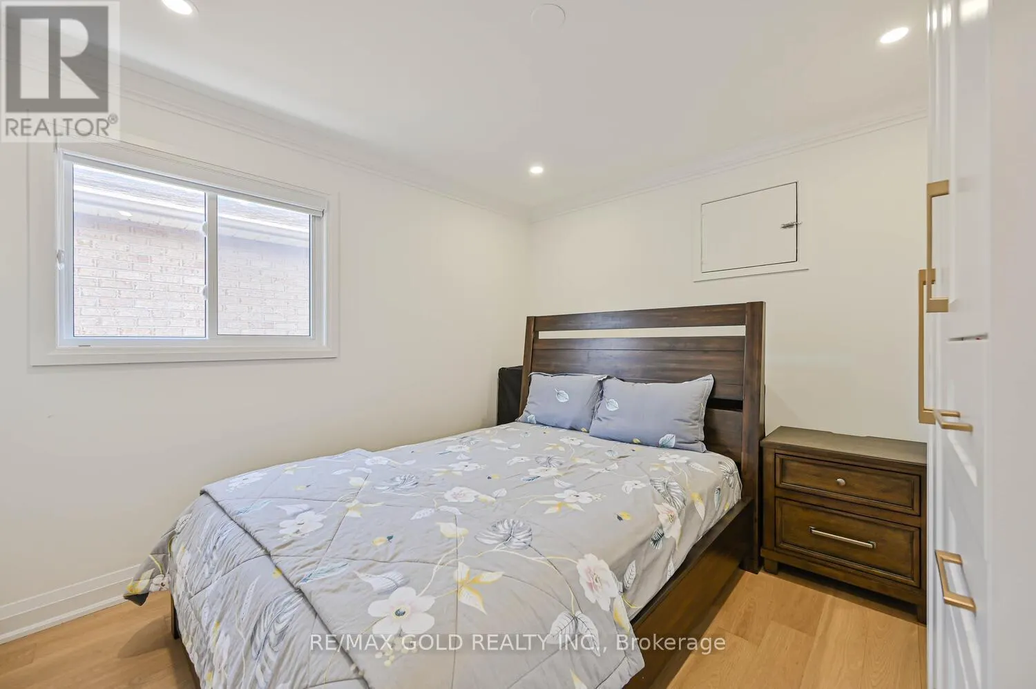 4 SILVERSTREAM ROAD