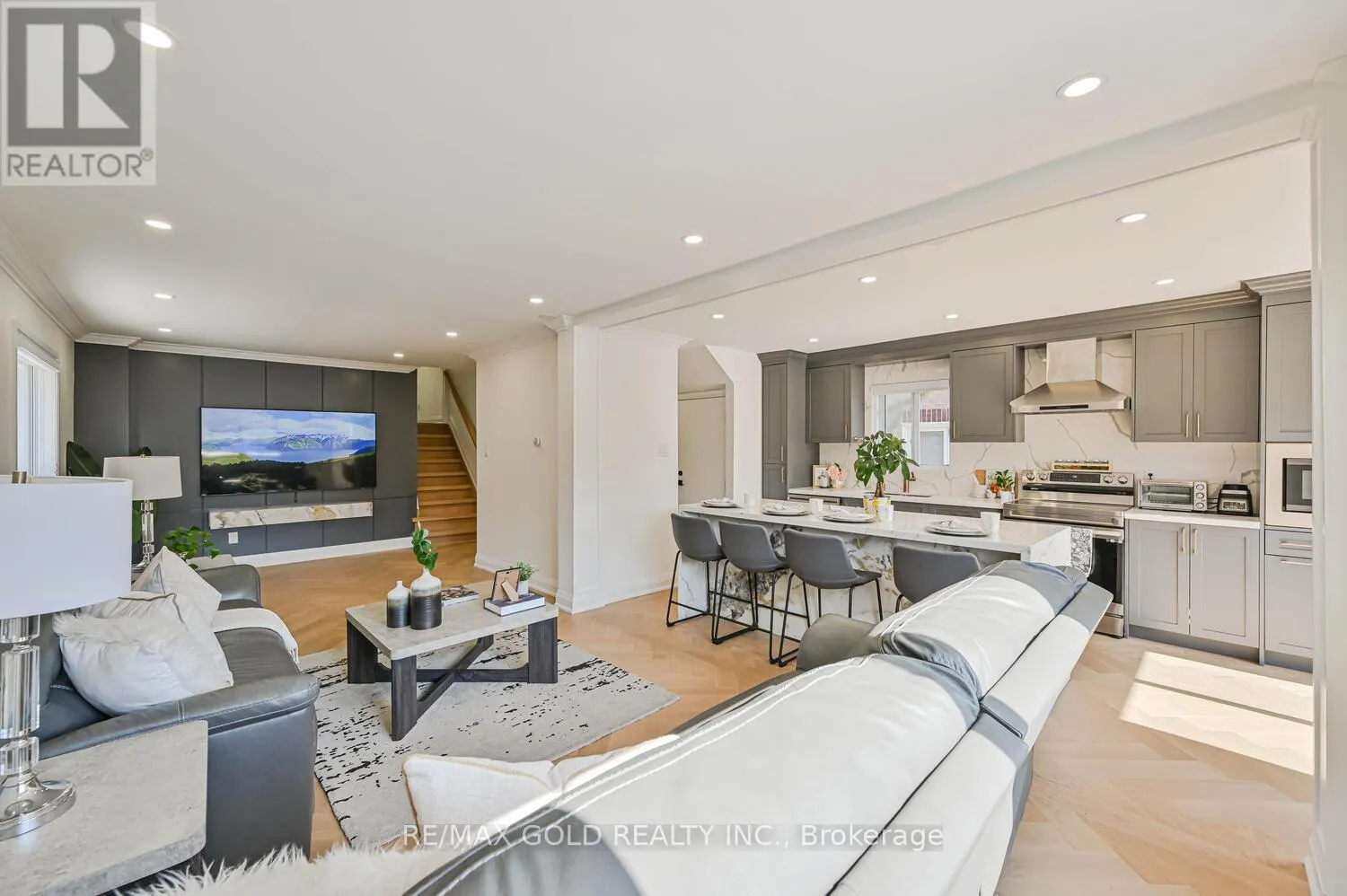 4 SILVERSTREAM ROAD