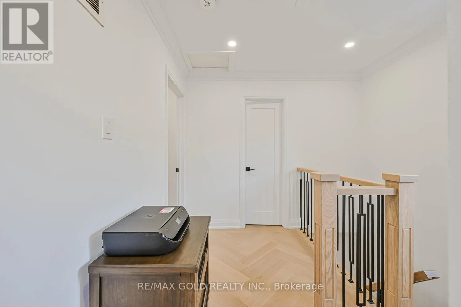 4 SILVERSTREAM ROAD