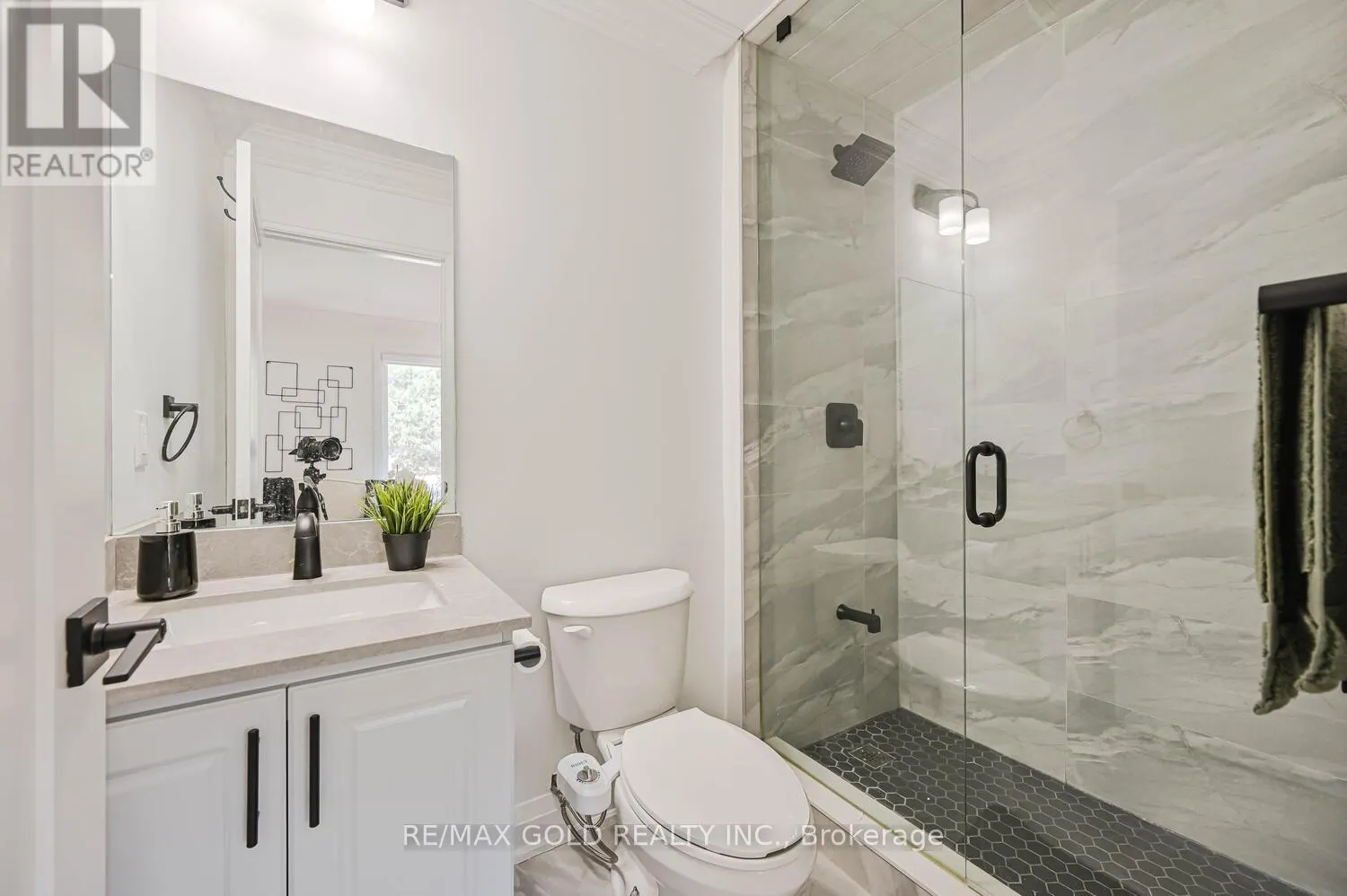 4 SILVERSTREAM ROAD