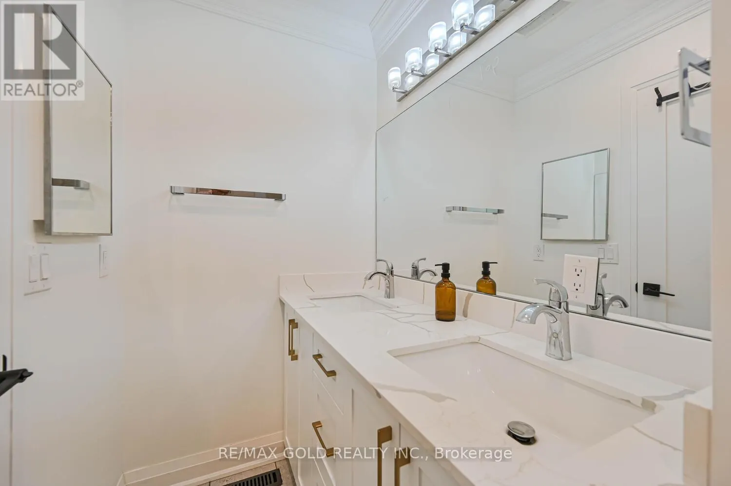 4 SILVERSTREAM ROAD