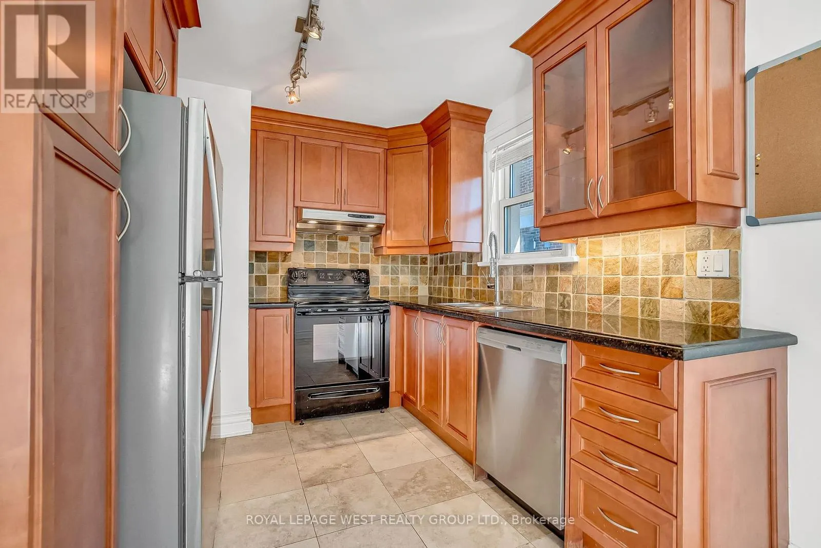 44 WESTGLEN CRESCENT