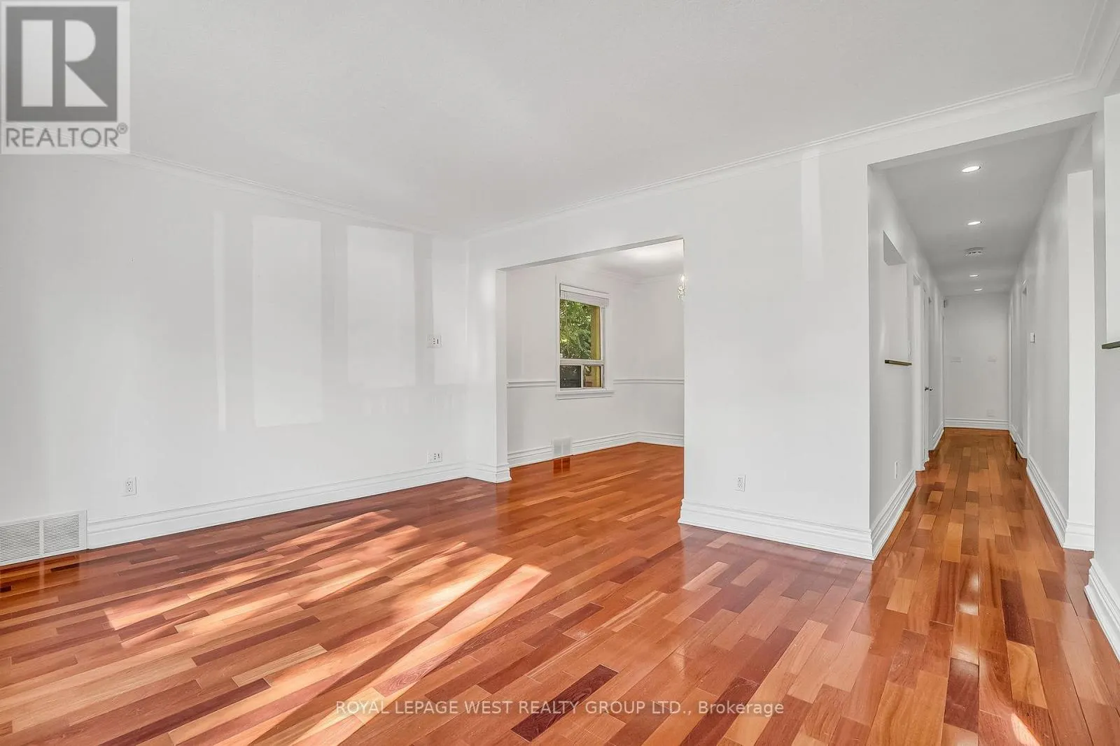 44 WESTGLEN CRESCENT